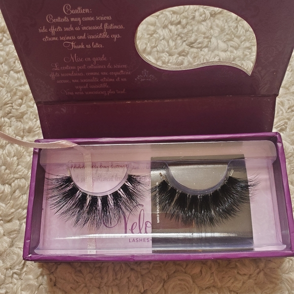 Velour Lashes - Picture 2 of 5